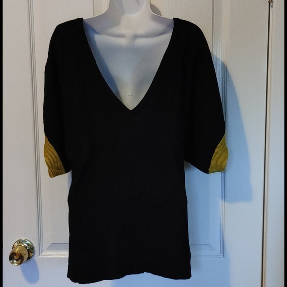 F21 black and mustard V back sweater small - Picture 1 of 4